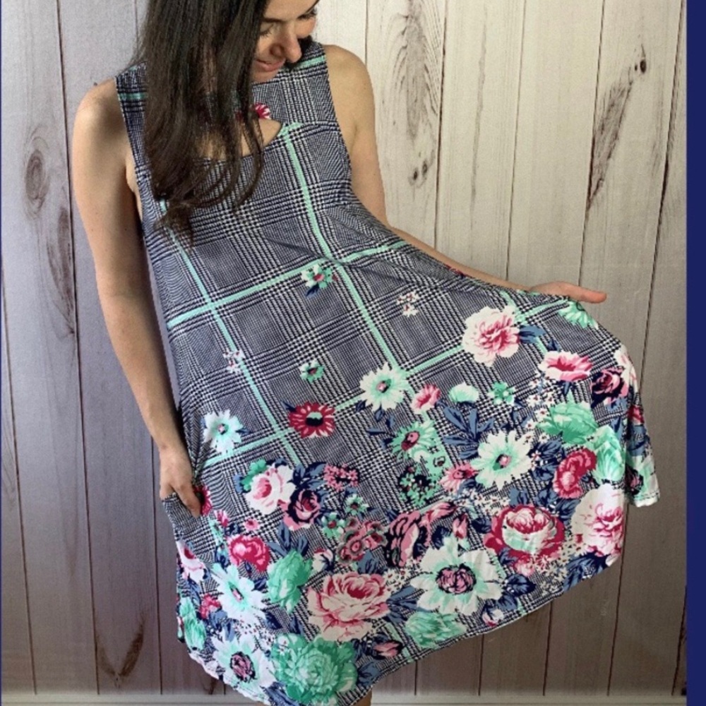 The Charlotte Dress- floral cutout neckline dress - Picture 5 of 9